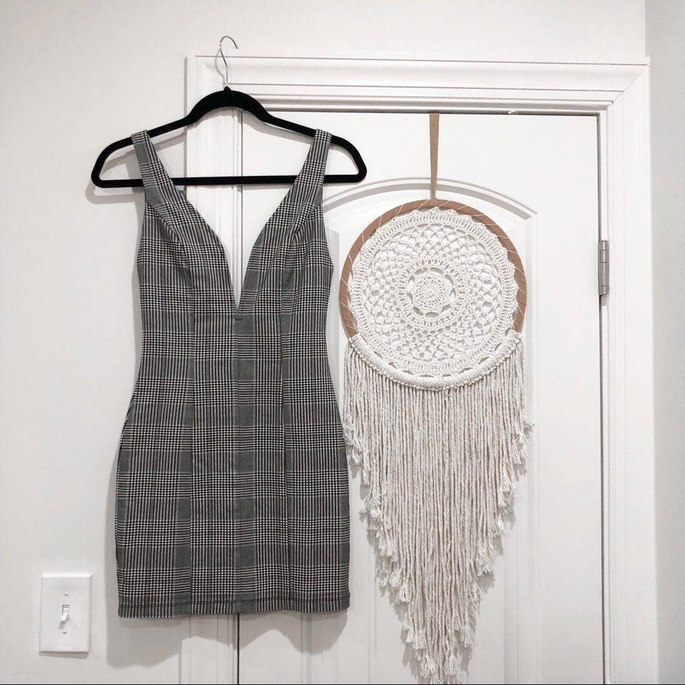 **currently unavailable** ⚡️PLAID BODYCON DRESS!!🎸